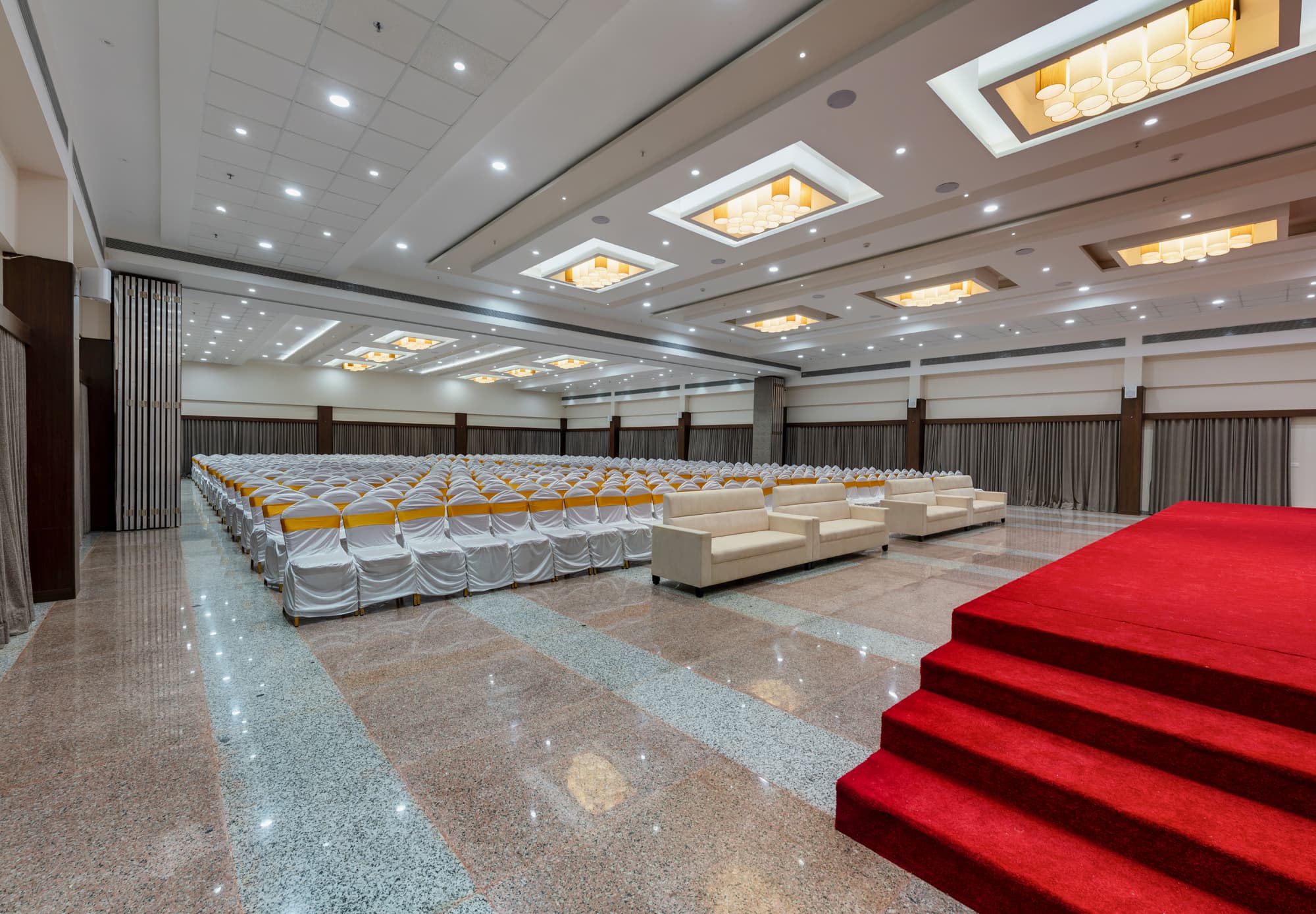 Banquet hall seating