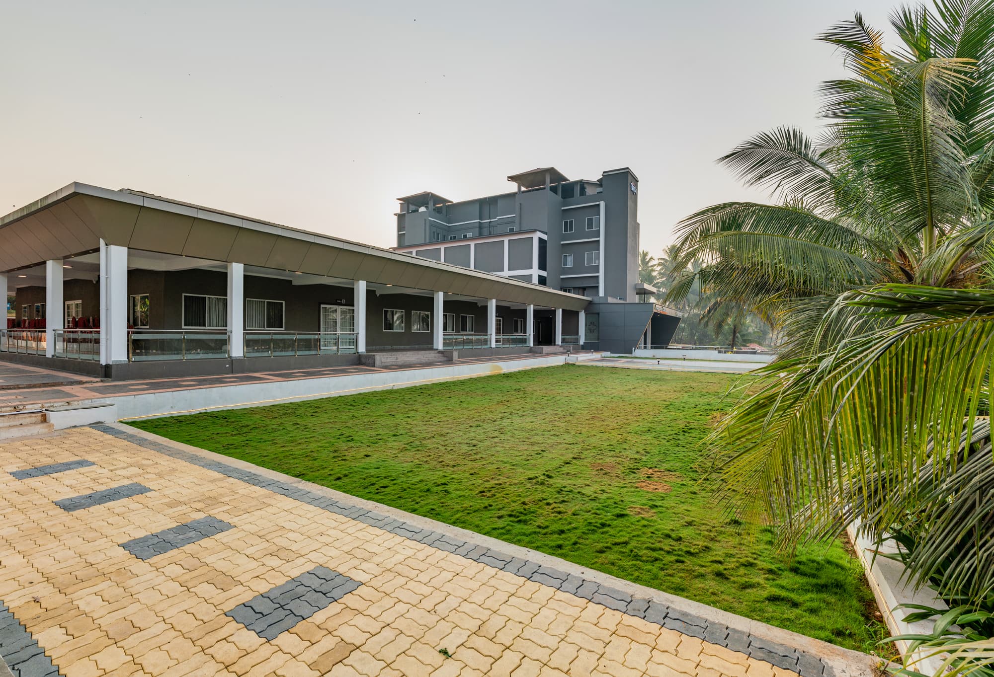 Outdoor lawn