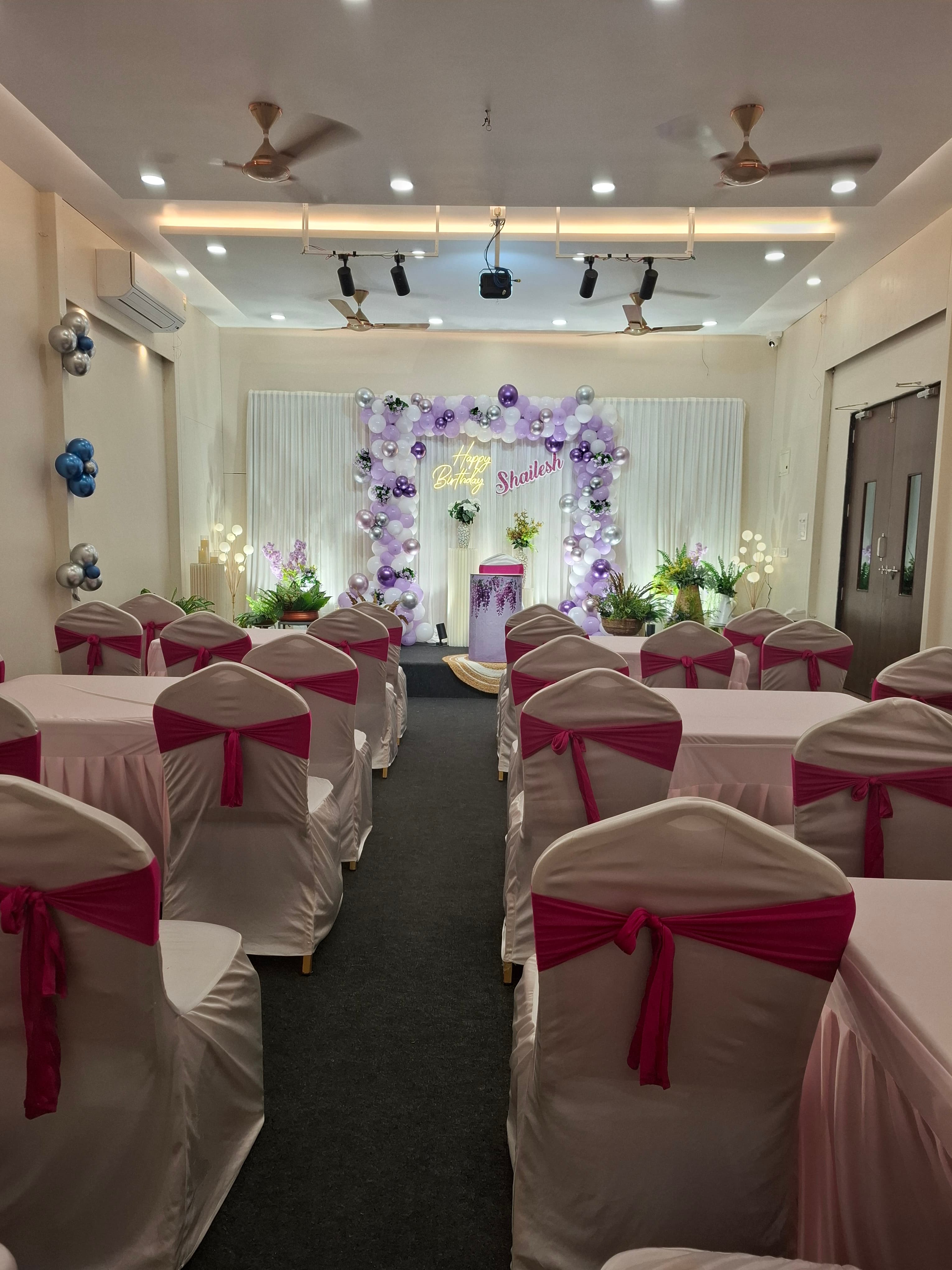 Mini hall